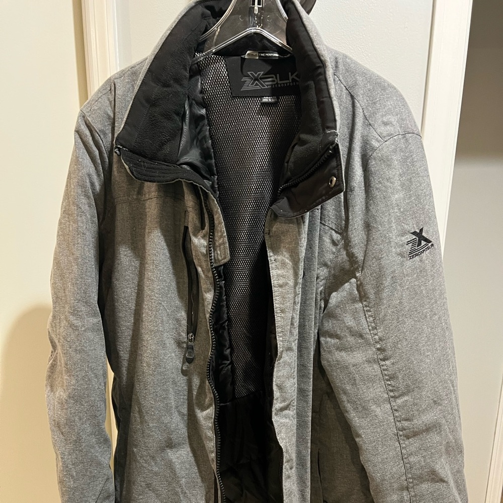 2X Blk snow jacket, no flaws like new. Not sure if ever even worn